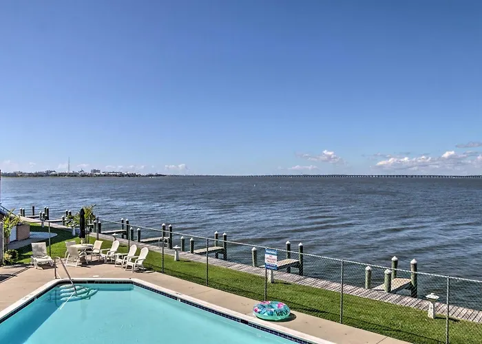 Waterfront + Pool! Ocean 1 Mi To *